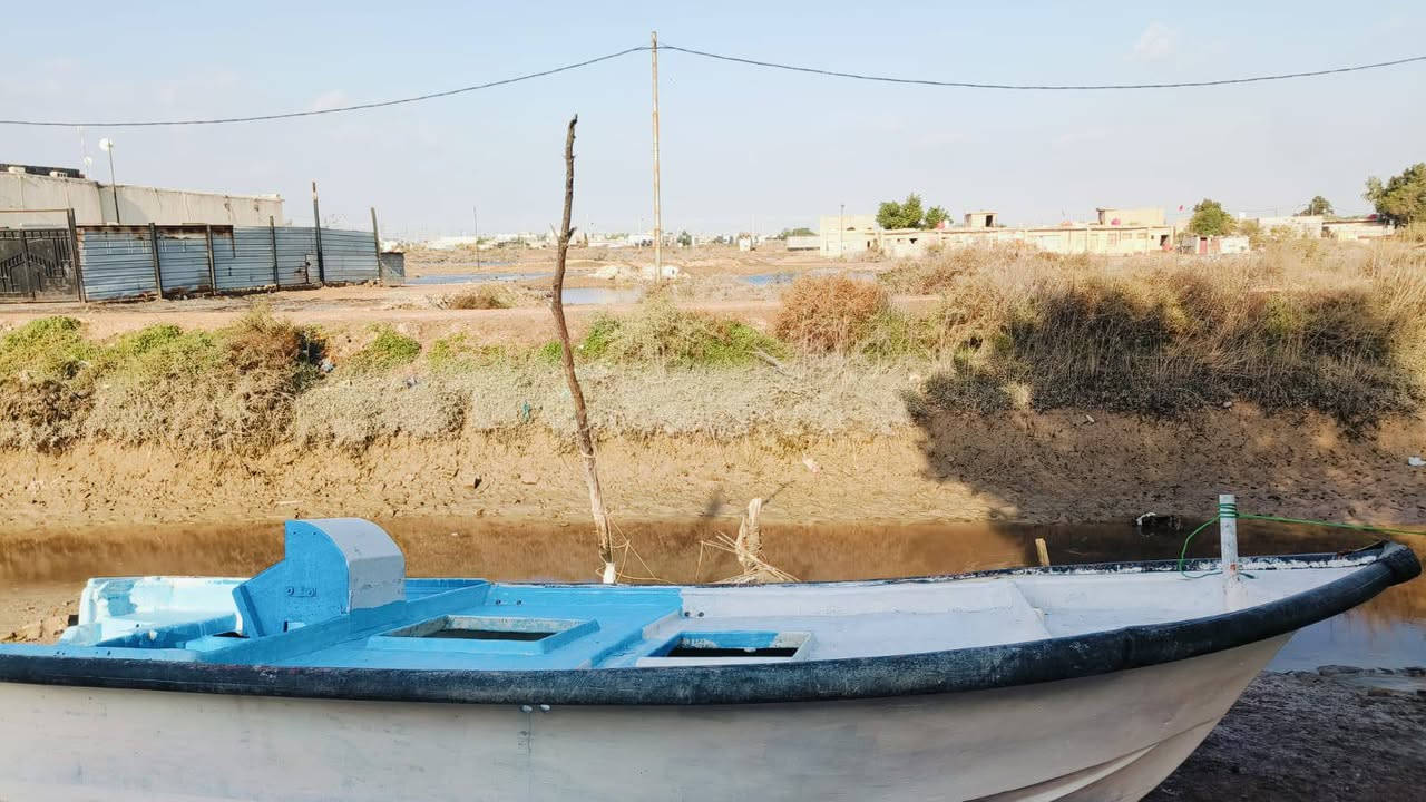 🛑للبيع طراد طول 6ونص العرض 2ونص
سعر مليون ***********
