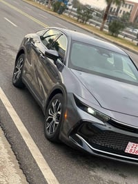 كراون XLE • هايبرد 2.5 • ٦٤٠٠٠ كم