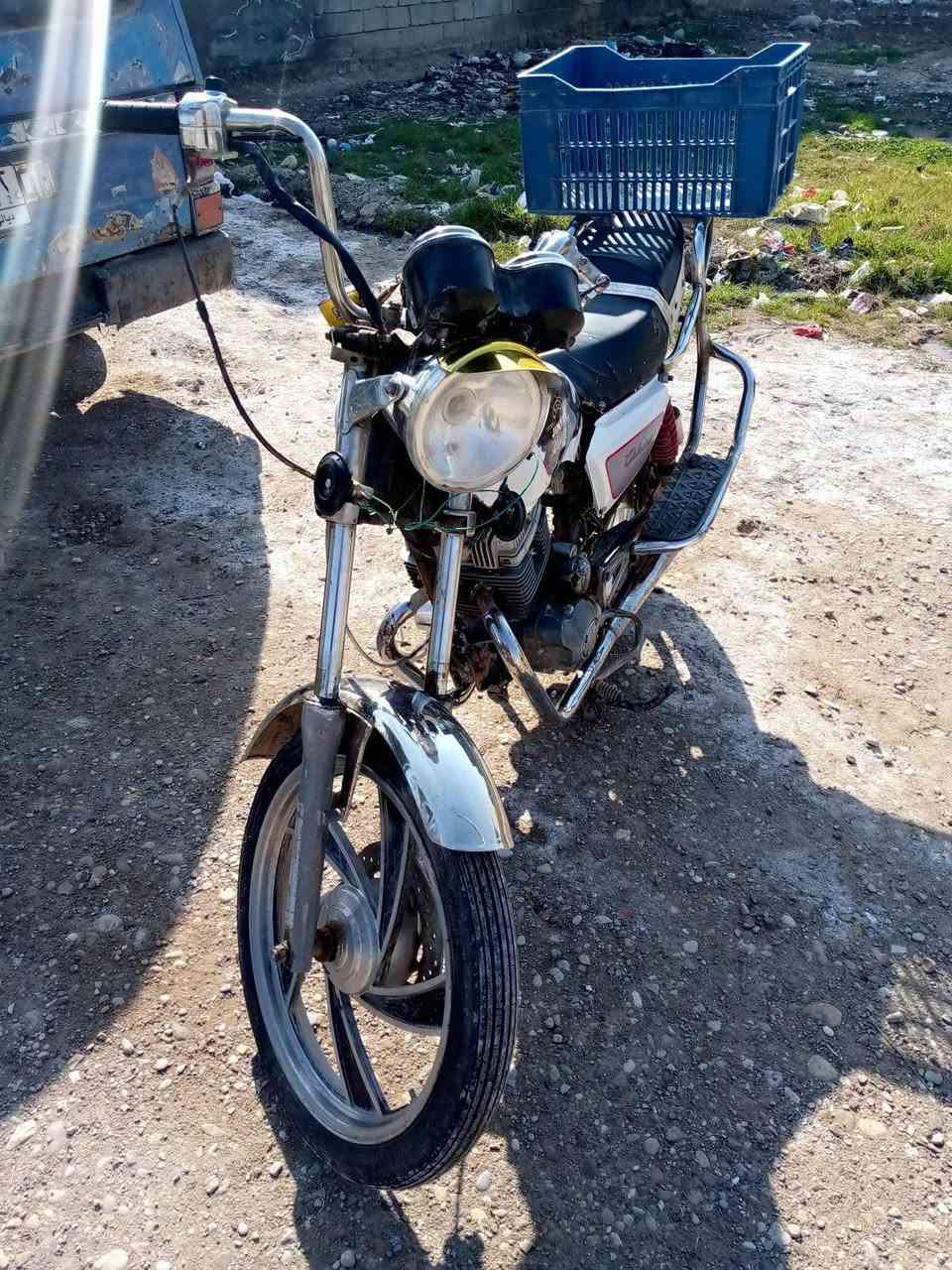 سلام عليكم دراجه جني موديل 2010اوراق موجود كهربائيات شغاله سلف تايرات تخم امامي خلفي  السعر 250وبيه مجال مكاني ديالى شهربان رقم ‏‪***********‬‏خاص ما متواجد
