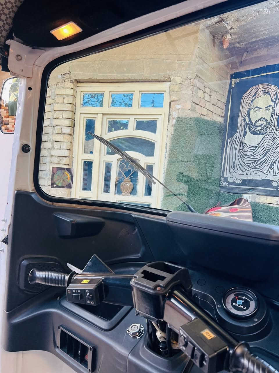 البيع تكتك موديل 21 / 11على وضع شركه كله كامله مابيه اي نقص محرك كشر مكفول فقط طخه بصيطه يم بك لايت كهربائيات كله شغال هندر شغال بسمي فحص هزه داخله جديد مكاني بغداد حي اور فقط شراي يتصل ***********
