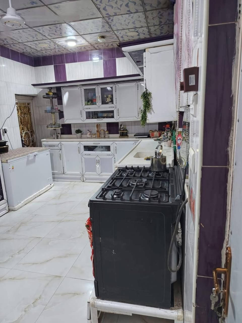 بيت للبيع /السماوه 
الجربوعيه الاولى السايدين التجاري قرب المستوصف طابقين مساحه ٢٠٠متر الطابق الاول بناء ٢٠١٤الطابق الثاني بناء ٢٠٢٣ الطابق الاول من غرفتين وصاله ومطبخ واستقبال وصحيات داخل وخارج +گراج و#محل_مؤجر
الطابق الثاني يتكون من غرفتين وصاله ومطبخ وصحيات 
لمعرفه السعر مراسلة الصفحة او على الرقم ***********
