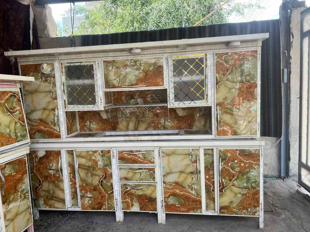 سلام عليكم كاونتر مترتين ونص وسنك مترا و20 وملحق يعني اربع قطع كلش نضيف مابي نقص  برغي شراي تعال خاص او راسلني وساب وتدلل إذا شراي *********** يوجد توصيل
