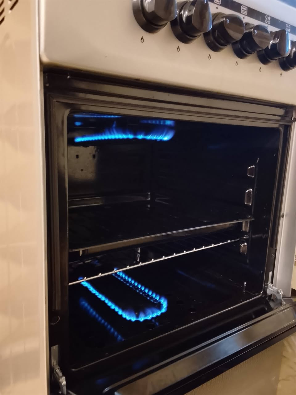 السلام عليكم طباخ تركي  مستخدم سبوع فقط بي ضمان سنة 4 مشاعل
وبي فرن وقنينة غاز عراقية ويا


**إذا كنت صاحب هذا الإعلان وتريد حذفه لأي سبب، رجاءا أرسل رسالة إلى الدعم الفني**