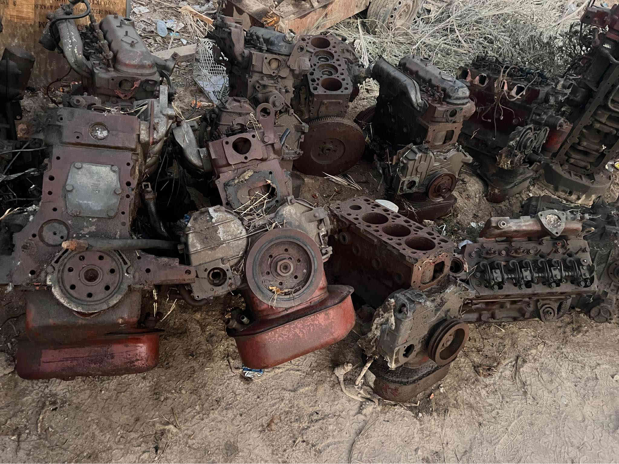 للبيع   مكاين
1_دويز 6سلندر رافس العدد1

2_كمنز 6سلندر 102شغاله العدد 1

3_مكاين فيات  اوربي 4بستم 104 بيهم نقص غراض 
العدد 13قطعه 

4_افيكو 6سلندر 112 بيه نقص غراض العدد1

للاستفسار ***********
***********
العنوان بابل حلة
