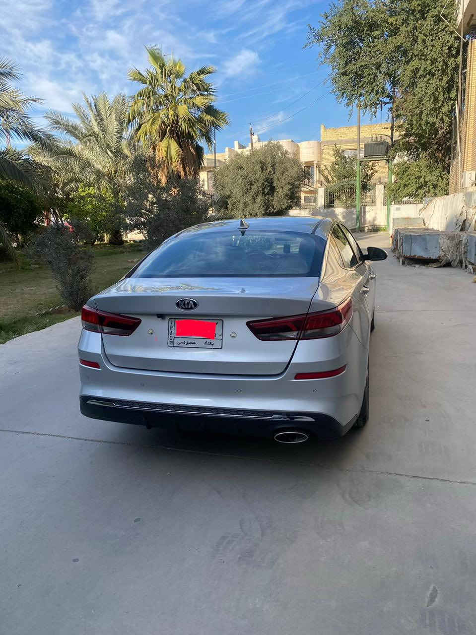 السلام عليكم 
كيا أوبتيما 2019 وارد كوري رقم بغداد 
المواصفات 
كامره خلفيه 
مري شفط 
اشاير بالمري 
تحكم ستيرن 
شاشه ايباد 
نظام تزحلق 
بلوتوث 
USB 
كشن السايق تدفئه وتبريد 
كشن كهربائي 
نظام قياده ايكو وعادي 
الداخل جلد اسود بلادي 
الارضيه جلد بلادي 
تبريد امامي خلفي 
محرك 2400 
ويل كب 
محرك كير مكفول 
العداد 71 الف 
السياره امانه الله جديده تجي أشوف وتحكم 
الملاحظات موضحه بالصوره 
الجاملغ الأمامي راشين عليه قطرات تيزاب جهة السايق موضح بالصوره 
الباب الخلفيه جهة السايق بيها صبغ مأشر عليها 
الباب الاماميه من الجه الثانيه بيها ضرر واضح بسيط ممصلح بعده 
القماره تجي بيها علامه مرفوعه يبقى الأثر بيها فمصبوغه موضحه بالصوره على كد التأشير. . التكمه والباقي كلها نظيفه 
السعر 155 ورقه او بيها مجال 
الرقم بي واتساب اتصل او حاضر بالخدمه 
***********
