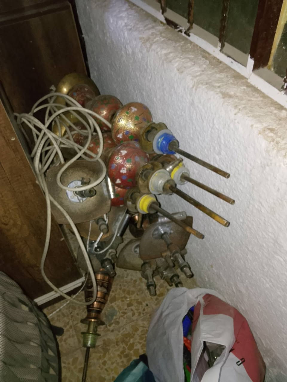 سلام عليكم عندي هاي البكارات طه  عشره وشبج   وقمجيات ومناكيش مع ميز نراكيل كامل لل استفسار خاص او على الرقم واتس او هاتف متواجد ***********2
