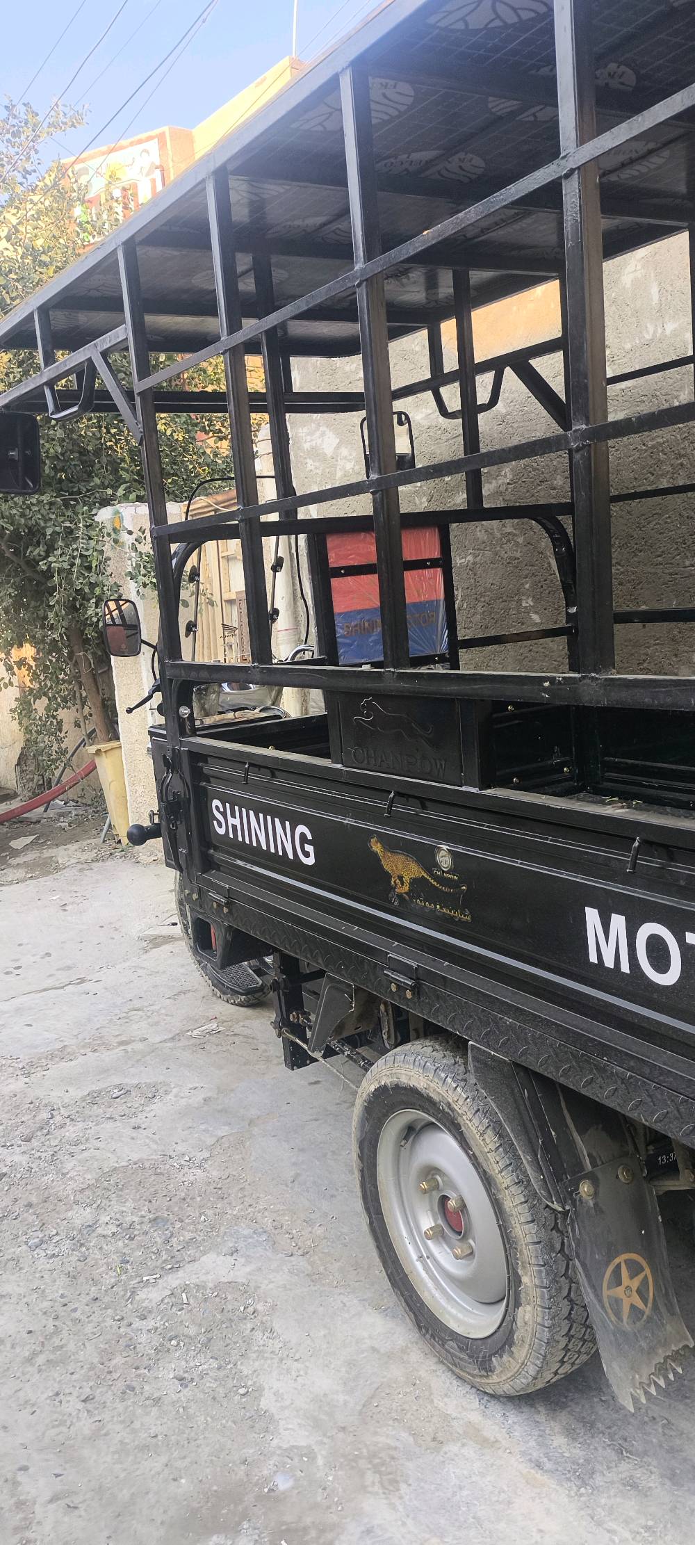 السلام عليكم ستوته ٢٠٢٣رمبه مرتبه تاريخ الشراء ٢٠٢٥/١١/٢٣ مستعجل على بيعتها بأسمي من شركة بلال العنوان حي طارق الوسط ❤