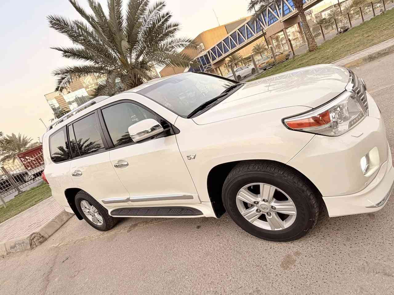 السلام عليكم لاندكورز 2015 VXR 5.7  ماشيه 124 الف فول مواصفات رقم الجديد بسمي مداور ثاني يوم 
السياره جاهزه من كل شي كير مكينه حداديه سياره حلوه او جاهزه. مكان السياره. كربلاء سعرها. اب 415 ورقه او بيها مجال يعني اربع شدات او 15 ورقه 

الاستفسار. ***********.
