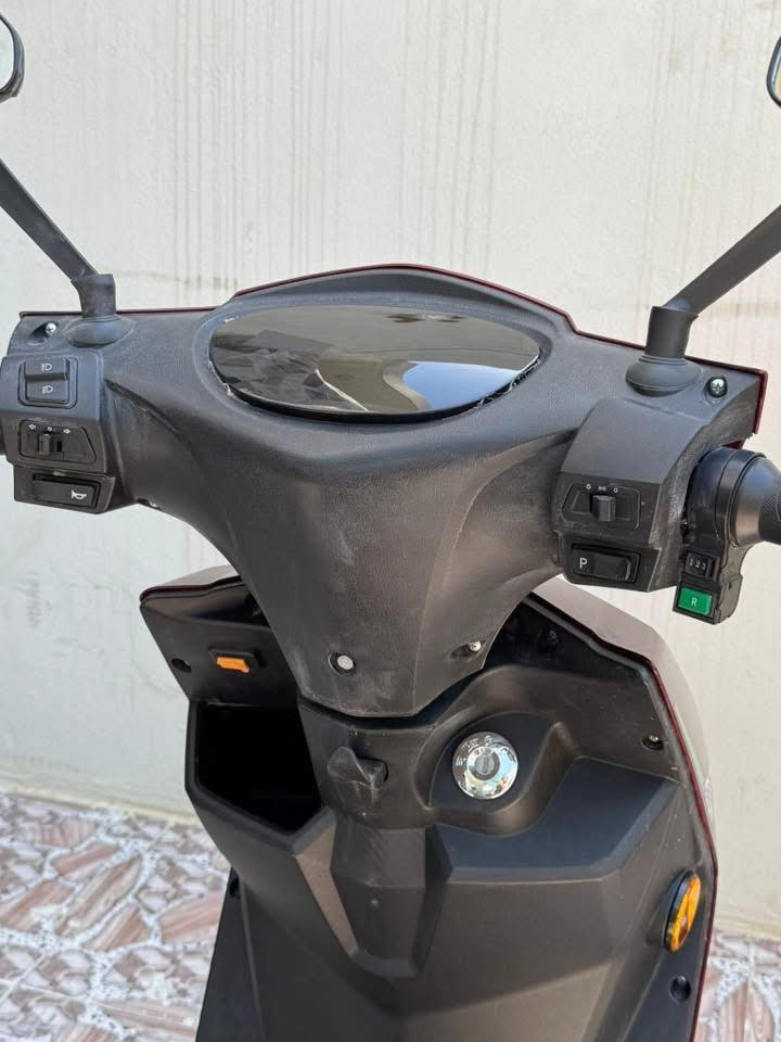 السلام عليكم بسبب الوعود الكاذبه
دراجه شحن كهرباء موديل 2024 
ماشيه 7500 كيلو 
انتاج شركة MTR شركه عالميه و معروفه بإنتاج الدراجات ماخذها من ( مؤيد طياره ) و اوراقها موجوده ماخذها بـمليون و 180 الف
تحتوي على 6 بطاريات حجم الملف 1500 حقيقي 72 ڤولت
سرعتها 65 حقيقي مو وهمي و تمشي مسافه 40-45 كيلومتر بالشحنه الوحده 
شاحنتها الأصليه وياها ام المروحه من تفول شحن تفصل تلقائي بطاريات مالتها البلادي ( نص عمر ) و وياها سويچين بيهن تشغيل عن بعد و قفل التاير و الستيرن
بيها تحكم 3 سرعات و الرجوع الى الخلف R ترجع بگ
بيها منفذ شحن USB و صندوق تخزين 
لايت عالي ناصي و لدات كلها زنون 
الدراجه عمليه و سريعه و رزنه
مكفوله لا فتح ولا تبديل ولا تصليح اي شي كلها على البلاد 
السعر 575 الف وبي مجال بسيط


**إذا كنت صاحب هذا الإعلان وتريد حذفه لأي سبب، رجاءا أرسل رسالة إلى الدعم الفني**