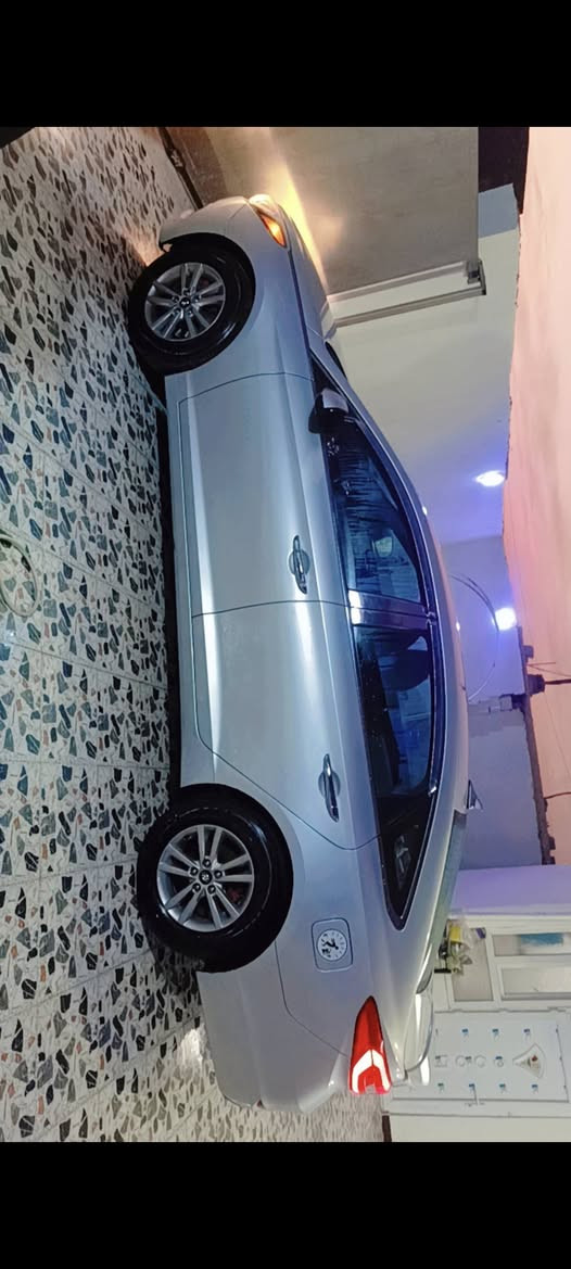 السلام عليكم للبيع سوناتا موديل
2016 رقم بغداد بسمي نص فول وارد امريكي 
مكينه 2400
بدون حادث بس بيه بارد عل كد شبر جوا قبق 

البانزين سعرها 137 وبيه مجال ماشيه 128ميل 

مكان ديالى ***********
