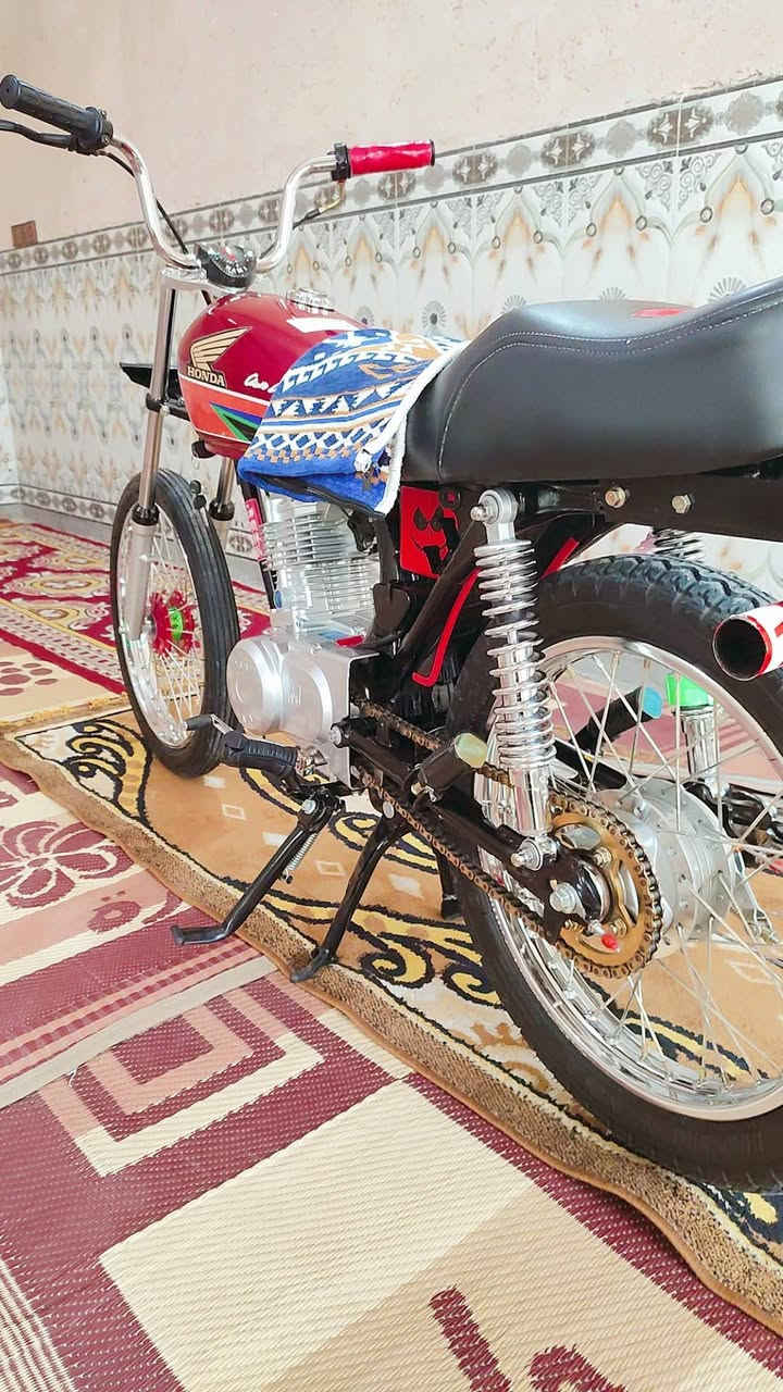 سلام عليكم دراجه اربعه كير نامه شلامجه موديل 2025 صايرلها 3 اشهر فيلس بعدها ما فيلسه دراجه نضيفه انضف من الصوره السعر 750 وبيها مجال لل استفسار *********** مكان طويريج الرجيبه
