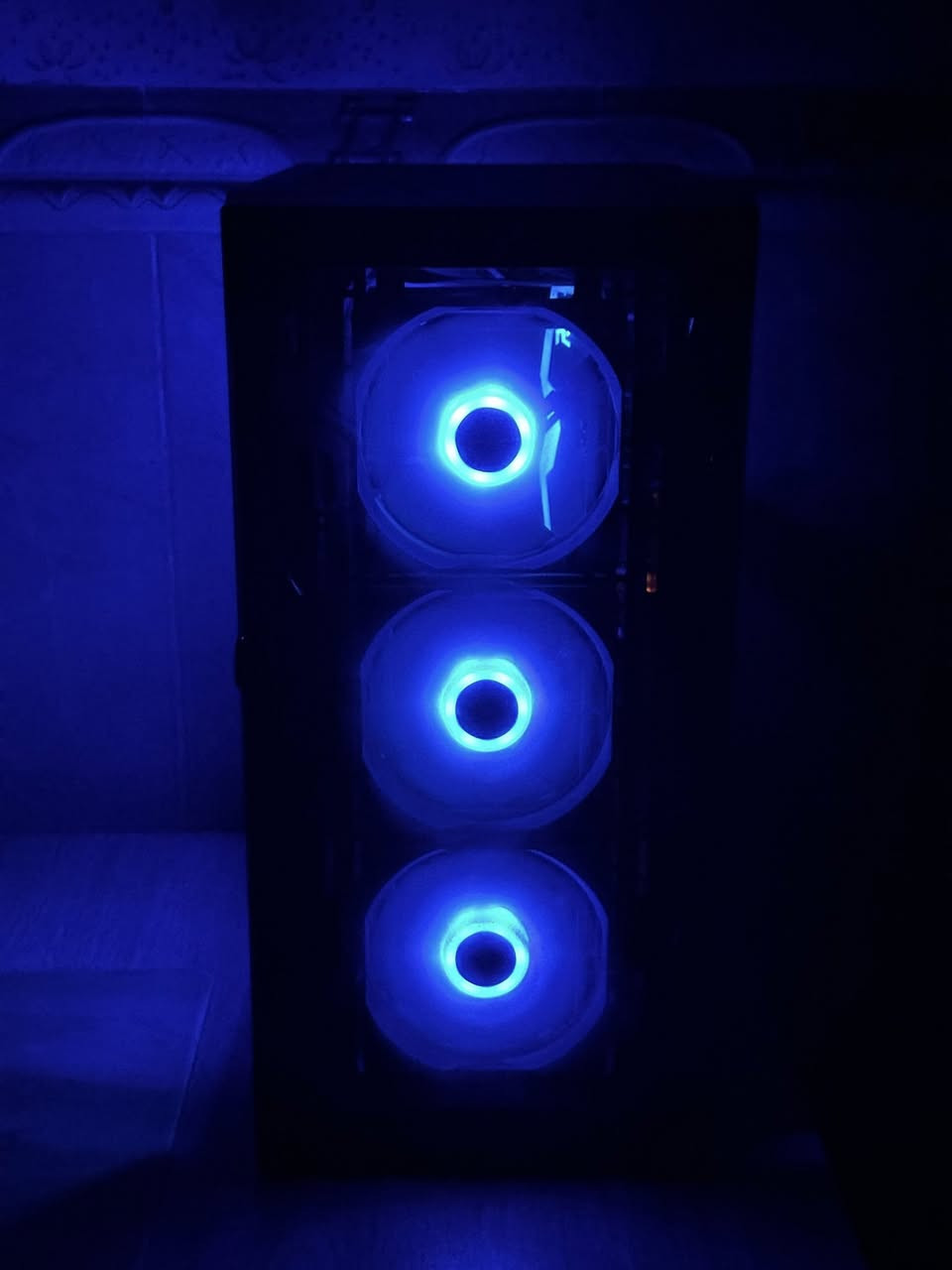 للبیع
Gpu: RTX 4060ti Zotac 2fan 8Gb

Cpu: Ams Ryzen 5500

Cooler: AG400 plus dual fan

Motherboard: ASUS PRIME B450M-A II

PSU: Segotep GP750G 650W 80 plus gold

Ram:T-Force Delta RGB DDR4 16GB (2x8GB) 3200MHz

Ssd:Lexar NM620 M.2 2280 PCIe Gen3x4 NVMe (1TB)

سعر: 1200 و مجال قلیل


**إذا كنت صاحب هذا الإعلان وتريد حذفه لأي سبب، رجاءا أرسل رسالة إلى الدعم الفني**