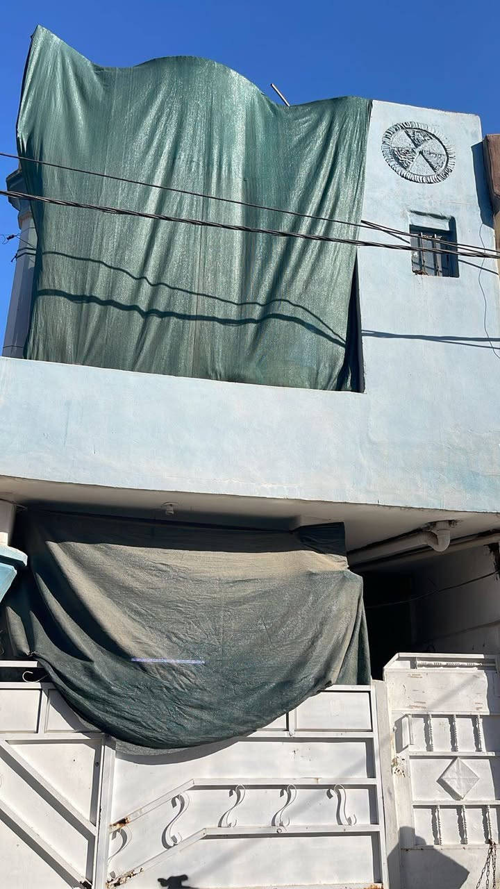 بيت للايجار أرضي 100م غرفة نوم واستقبال هول مطبخ حمام داخلي تواليت خارجي كراج مسقف سيراميك فول كركوك الواسطي قرب أسواق انور قرب جامع حمزة بن عبدالمطلب الماء والكهرباء على صاحب البيت هاتف *********** أبو شاهين ايجار البيت 250قفل
