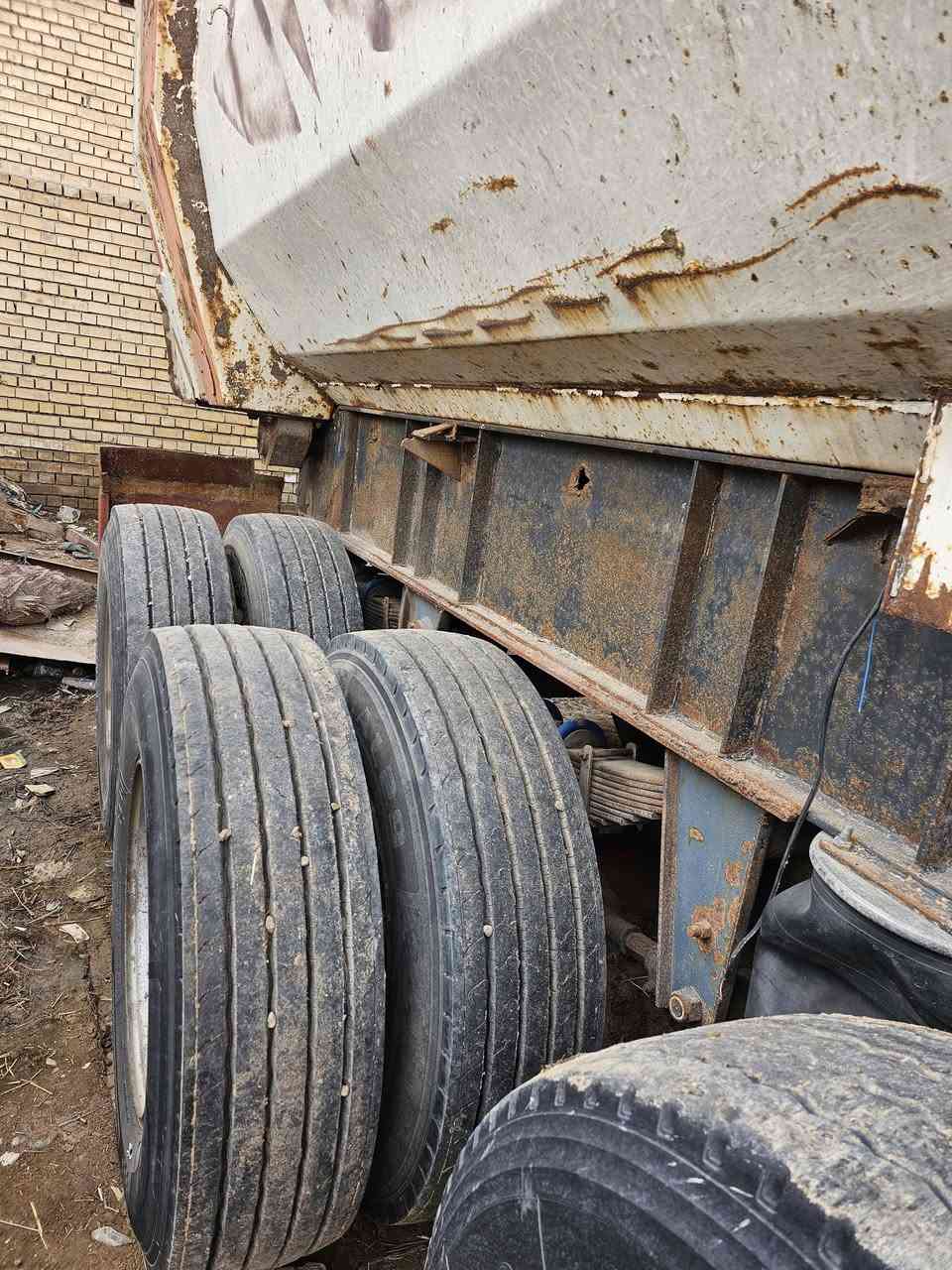 سلام عليكم عربانه للبيع ذرعه 31 تخم تاير جاهزه للعمل 
***********
