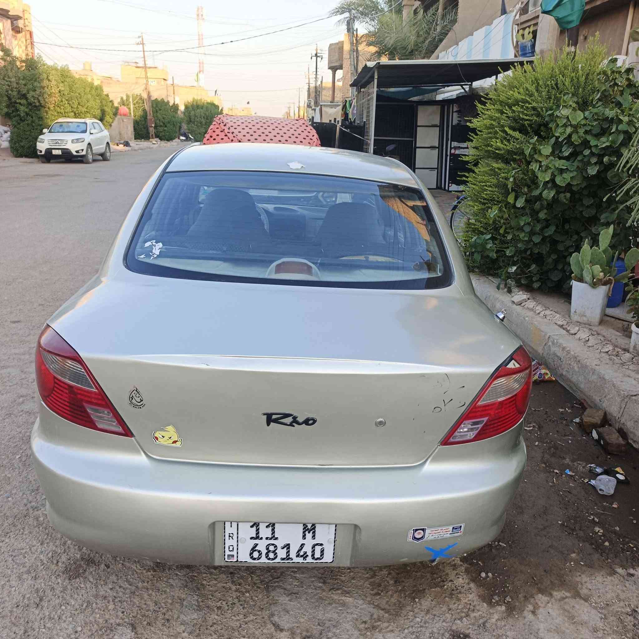 السلام عليكم  كيه ريو مديل 2001
مكفوله من الضربه تخم تاير بحاله جيده تبريد ثلج غرفة  نضيفه رقم بغداد مشروع وطني سياره جاهزة  كير اوتو بلادي مكينه مكفوله السياره مصبوغه جماليه بدون حادث سعرها 35 وبيها مجال بسيط  مكانها كوت مركز مدينه للاستفسار ***********
