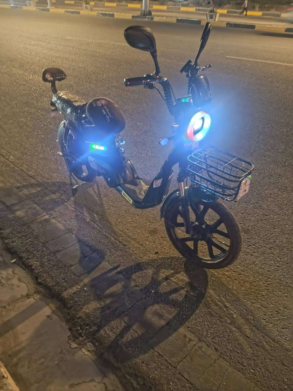 للبيع دراجة شحن نظيفة جداً 🚲⚡
سعر مناسب: 200 ألف (وبيه مجال بسيط)
​الدراجة كاملة مكملة وجاهزة، ما تحتاج أي مصاريف.
​الاتصال على الرقم: 📞 ***********
