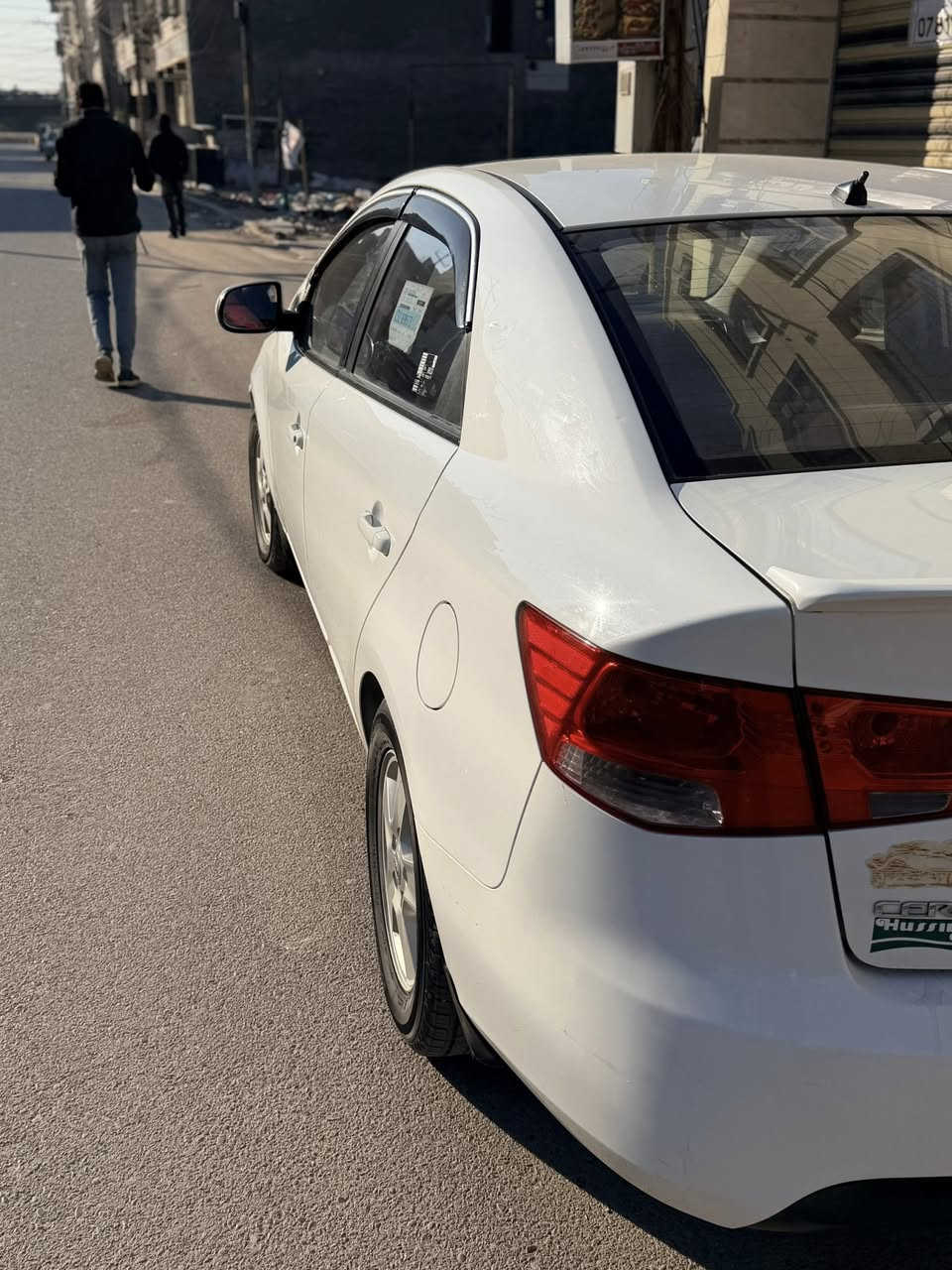 سلام عليكم 
سيراتو ٢٠١٢ خليجي  لسياره شماليه  رقم دولي مكينه ١٦٠٠ لسياره  كفاله عامه من كير ومكينه ولصدر ولكشر  ماعده قطعه صغيره بالباب  بارد لسعر ١٠٧
مكان لسياره بغداد الدوره ***********
