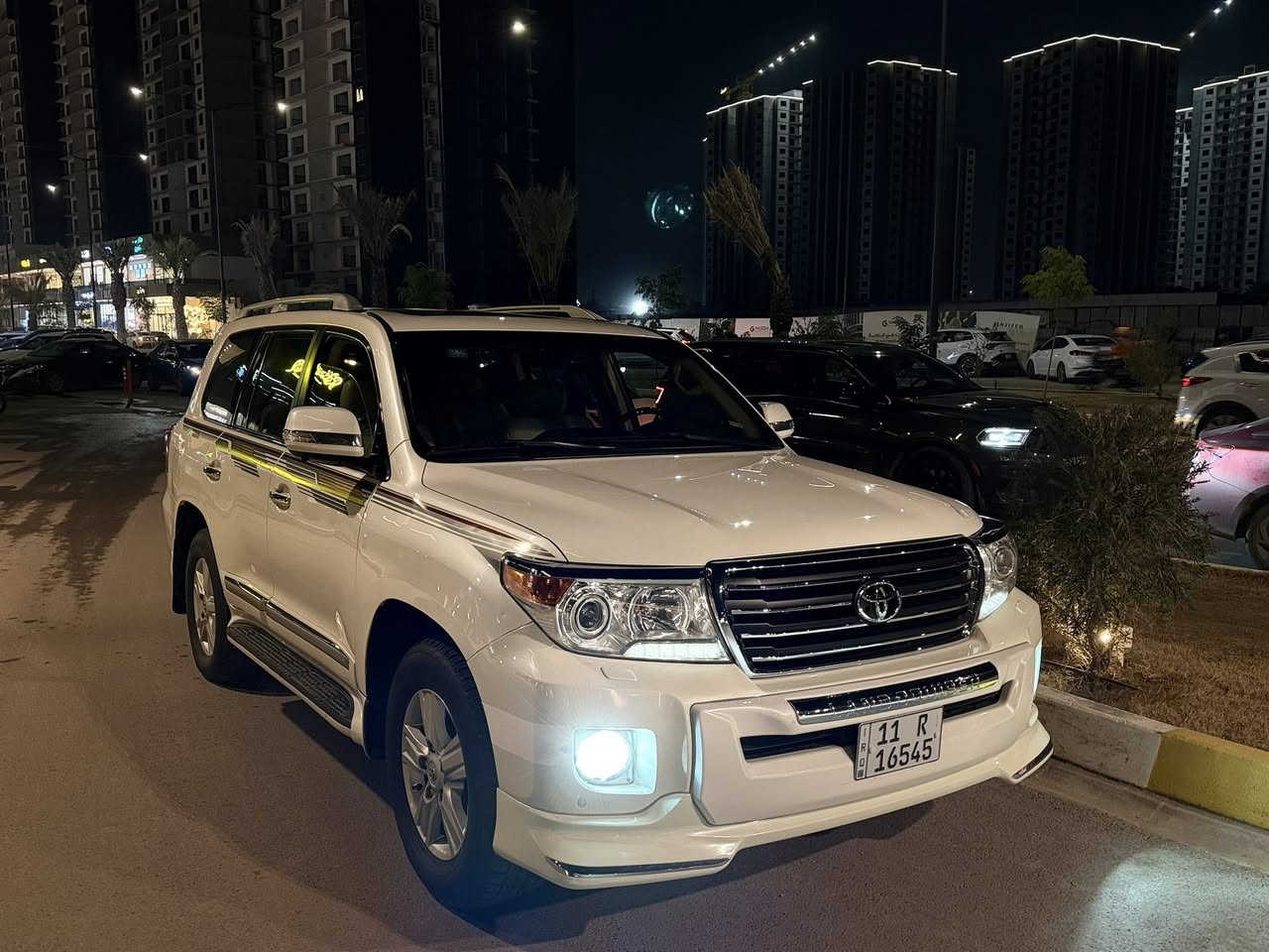 لاندكروز موديل2013 بريم اصل مكفوله رقم بغداد بسمي  ماشيه125الف مكان السياره بغداد*********** السعر 355
