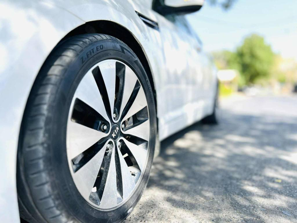 كيا اوبتيما موديل 2014 خليجي 
محرك  وكير خير من الله المحرك 2400 دوش المرغوب… السيارة بدون حادث  مصبوغة حزام اثر شخوط فقطططط كفالة كفالة بدون حادث
مواصفاتها فول ماعدا البانوراما 
رقم السيارة اربيل سنوية ب اسمي مداور ثاني يوم
1: بصمة تشغيل وبصمة بيبان + تبريد قطعتين ثلجج
2: نضام ايكو اقتصادي +مري شفط 
3: تحكم ستيرن جهتين + كروز مثبت سرعة 
4: فتح جنطة ذكية + حساسات خلفية وامامي 
5:ويل كب كروم 5 ويل + كامرة خلفية بلادية 
السعر 125وبيها مجال
كربلاء *********** كربلاء, العراق
