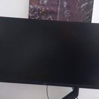 شاشه LG حجم 27 100هيرتز سعرها 100الف بيها نقطتين بيظه بالشاشه متبين ول...