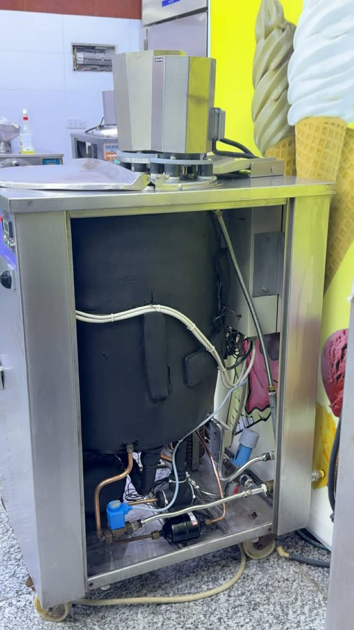 بستره بروماك
ايطالي 110 لتر
حديث ثري فيز 
تبريد ماء 
حار بارد 
كمبريسر دورين بطحي
بغداد   ***********
