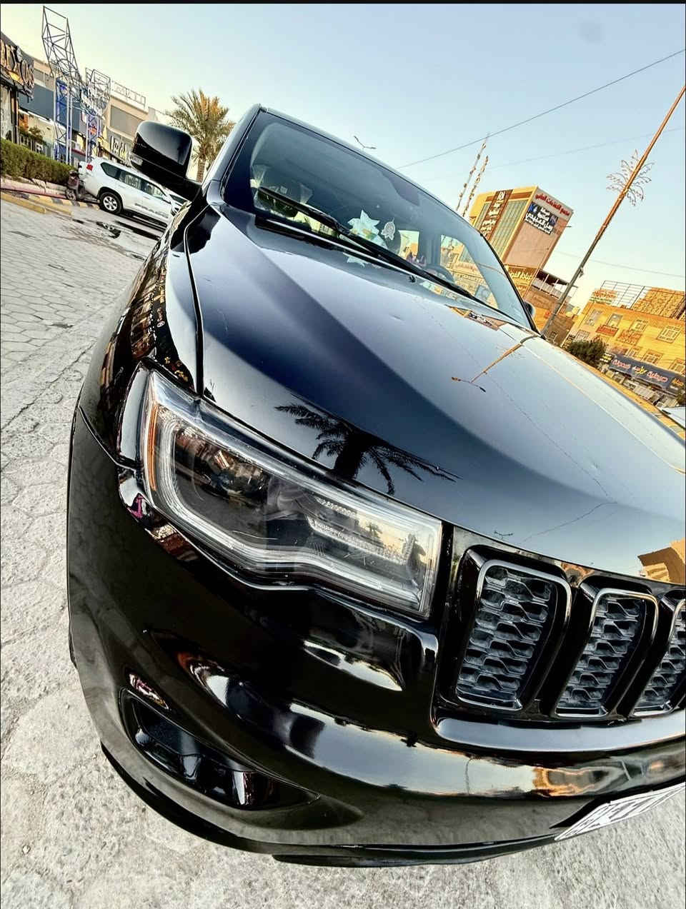 لسلام عليكم 
جيب جراند شيروكي 2018 فول للاخير لمتد 4*4

*داخل بيجي مميز 

*بانورما 

*تدفئة ستيرن 

*تدفئة كشنات 
*تبريد كشنات 
*شاشة كبير 
*5 وضعيات قيادة 
*تبريد خلفي
*مري تعتيم 
*مري قلاب 
*كشنات خزن ميموري 
*ستيرن خزن 
* قيادة ذاتي 
*جنطة كهرباء شفط 
*مكينه 6. 3600 

🛑السيارة جاهزة وكلش نضيفة والحادث جدا بسيط  موجود في المنشور 

بجم كبس لغد شاصي ايرباك كفالة

بابين جهة السايق كلير بدون اي داخل
جاملغ صبغ الامامي 
بارد قليل ممبين بالجامغ الخلفي

باقي السياره ع وضع الشركة وكل داخل ما بيها السياره من الدعامية للدعامية

السعر. 210

العنوان نجف 
  ***********
