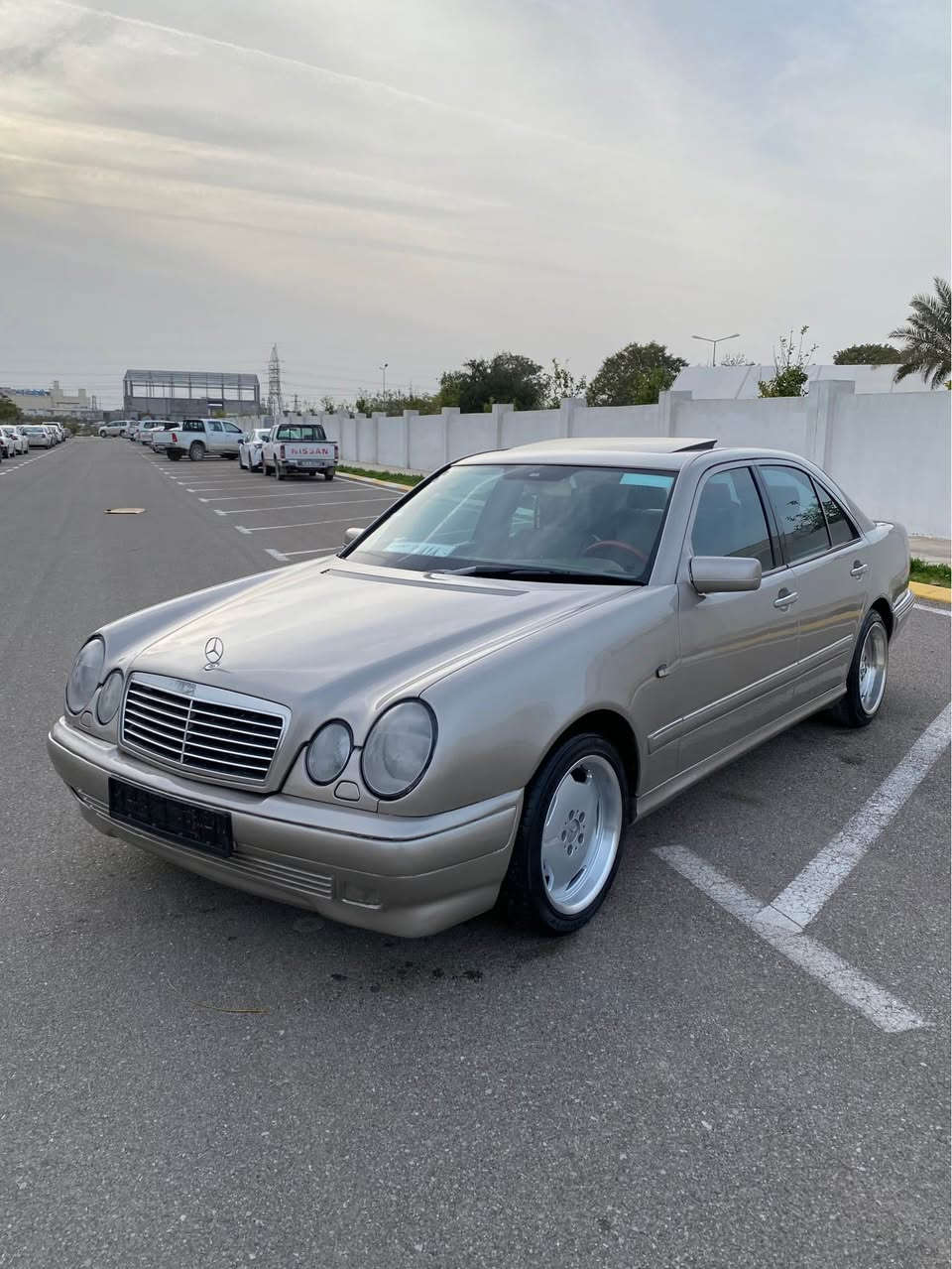 مارسيدس ساق بيرةقةم عفريت ٣٢٠ شةش پستون مةكينة ڤي مةرغوب ئةفانگارد ١٩٩٩ سلايت جلد هيتةر دةعامي دوسةكاني سپورتة ويلي ئةيئيمجي دوسايز بو بةستراوة    گيرومةكينةو كارةباي. بةشةرت تةبريتي ساردو گةرم لةسةر سوج حيزام بوياخة لةسةر ساقي. قةترة مةعجوني نية سعري ٥٨ كةميك مةجال ژ.م *********** كالار, السليمانية
