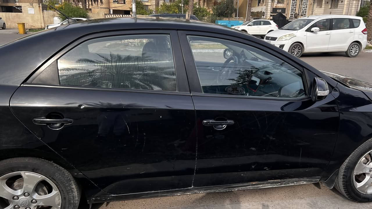 سلام عليكم سيراتو للبيع 2010 خليجي بيه جاملغ مبدل جهة السكن  والقماره جارده ومغلفه  وبارد بجاملغ الايسر وبارد بالباب الخلف السكن مكينه كير تبريد صدر كله جاهزه وخير من الله  مكان بغداد البياع الشرطه الرابعه سعره 90 قفل  ***********
