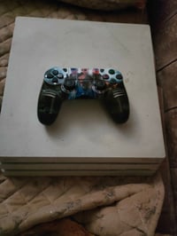 جهاز ps4 pro أونلاين مع جوستك واحد السعر 260 الف للتواصل واتساب 075192...