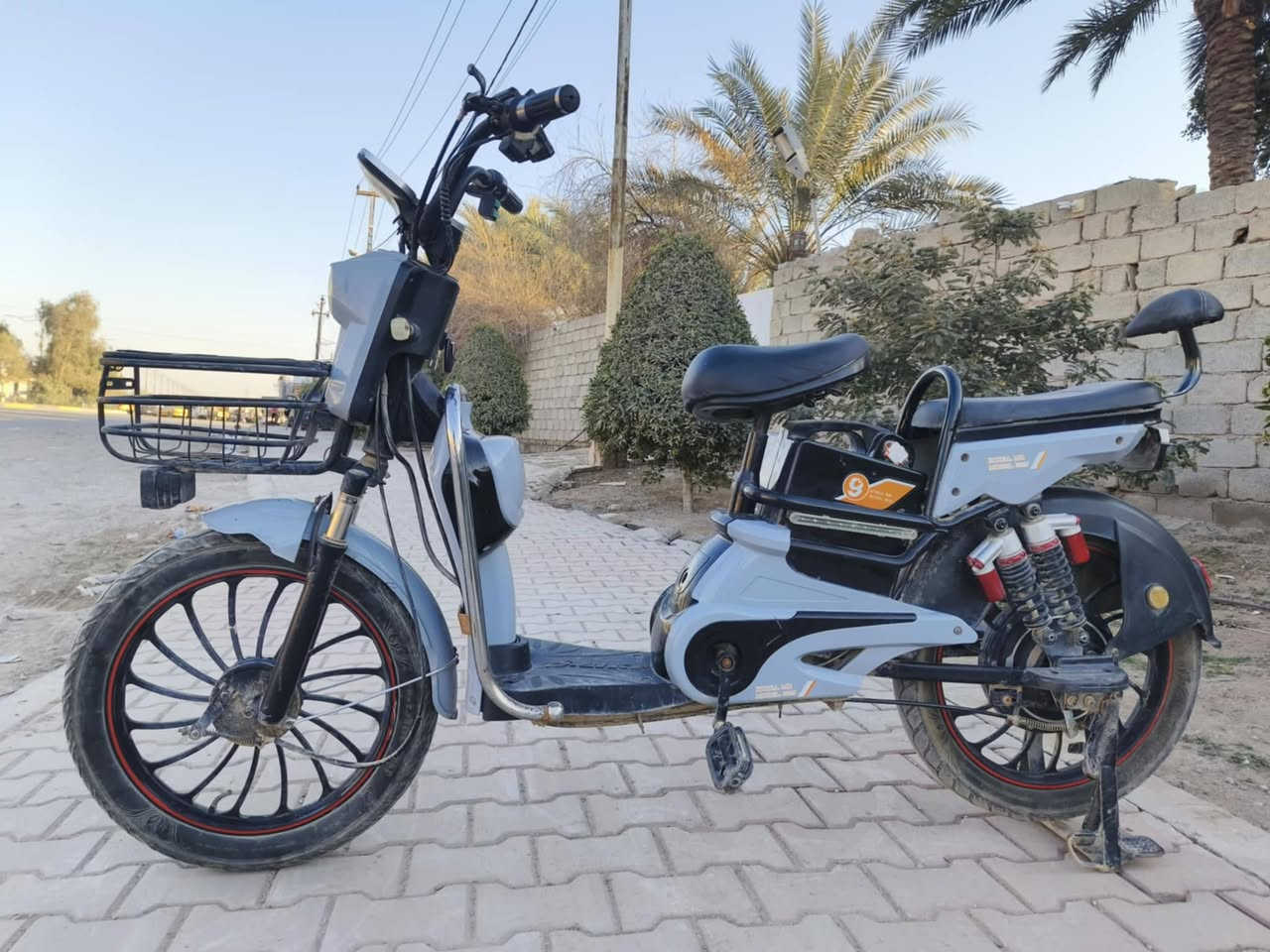 سلام عليكم السعر 300 وبي مجال 
دراجة شحن حجم 20 بطاريات 5   بعئوبه فلكه الامين ‏‪***********
