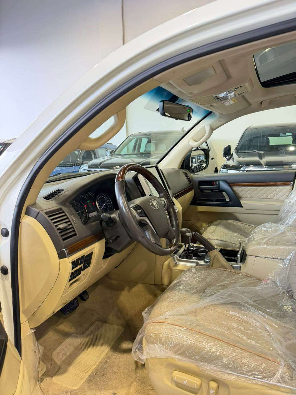 لاند کروزیر 
2017 
GXR 
V6 
كفالة عامه
سعر ٤٥٥$ 🔥 

بدون صبوغ 
رەقم سەنەوی جدید ب اسمی  
مکان اربیل 
***********
*********** أربيل, العراق
