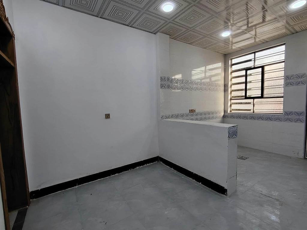 دار للبيع  50 م 🏡
✅ مشمول بقرار التطويب 
بعد عند الشارع العام #مسافه_100_متر

بسعر /25/ مليون مع المجال
موقع /نجف 🏡شارع الحولي مال المطار عمود/ 327 🏡 ألخط ألاول 1

البناء 🏡 
غرفه/صاله/مطبخ / صحيات/مكشوفه
بناء مرتب/ اساس + سقف كونكريت + طابوك جمهوري + أرضيه بورسلين 

ألخدمات 🏡 #بعد_عن_سوق_50_متر
ماء/كهرباء/مدارس/سوق/تبليط/مولد *********** النجف, العراق
