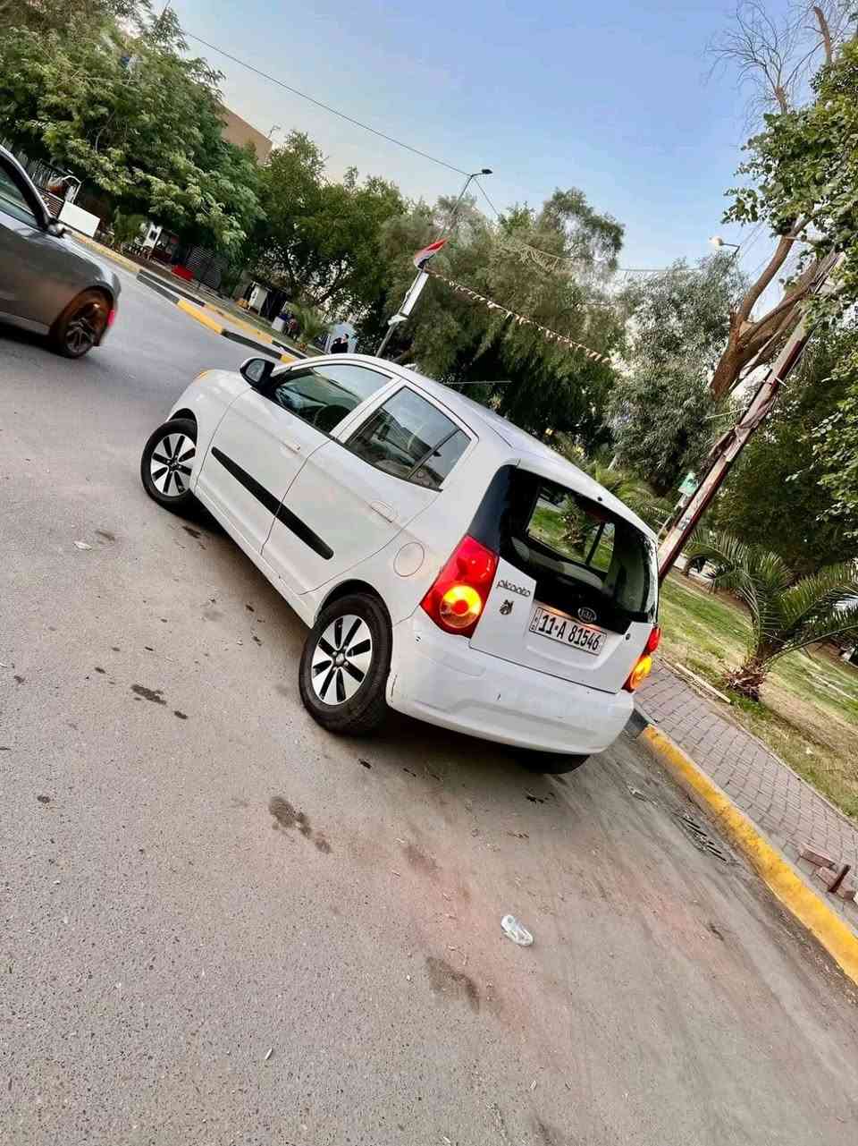 كيا بيكانتو 2009 للبيع
كشرها مكفول عدى طخه بالدوسه

سياره نظيفة استعمال مال بيت 

و سونار جديد موجود 

المحرك: 4 سلندر

ناقل الحركة: يدوي 5 سرعات

 نظام الدفع: أمامي (FWD)

استهلاك الوقود: اقتصادي جداً تقريباً 18–20 كم/لتر

 عدد الأبواب: 4 أبواب

 وسائد هوائية أمامية

تبريد ممتاز (مكيف قوي) و شغال

السعر ٦٠ ورقه

مكان السيارة بغداد الزعفرانيه و سياره باسمي

اتصل على 

***********

***********
