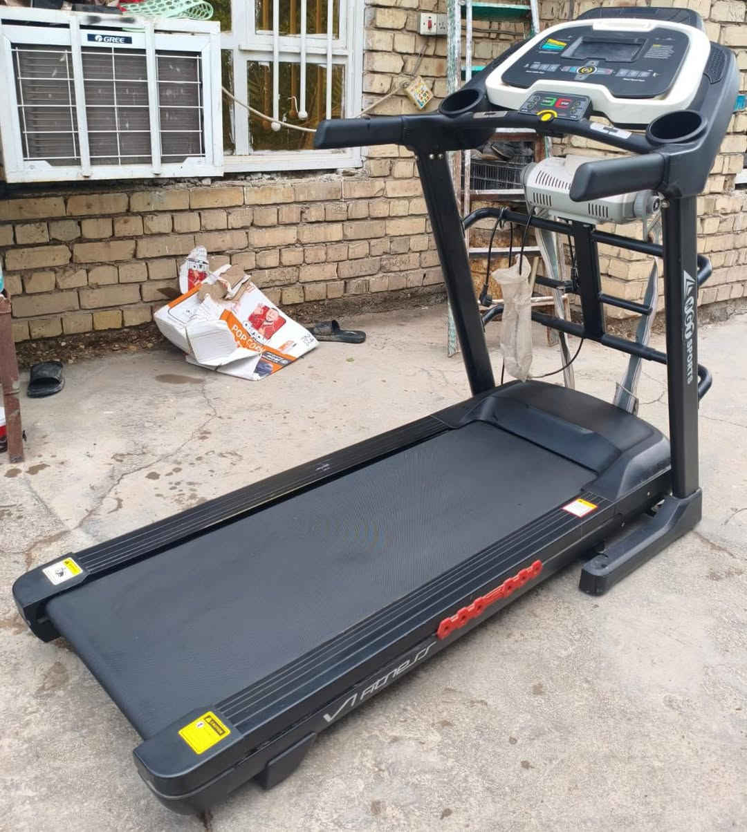 اعادة نشر مع تفاصيل 

جهاز جري من ماركة MGT نسة النظافة 95‎%‎ استعمال قليل جدا قدرة تحمل 160 كيلو جبلي دبل ماطور  متعدد السرعات ملحق بجهاز رجاج تكسير الشحوم ملحق بعتلة تمارين شناو بطن شاشة led قياس نبضات القلب قياس الوقت قياس السرعة قياس المسافة المقطوعة قياس السعرات الحرارية ملحق بسماع تعمل على الفلاش mb3  مفتاح امان سيفتي بي مانع صدمات طبي ومزود بمروحة هوائية
عنوان بغداد جسر ديالى قديم توصيل للستفسار اكثر خاص او تصال عل، رقم ***********
