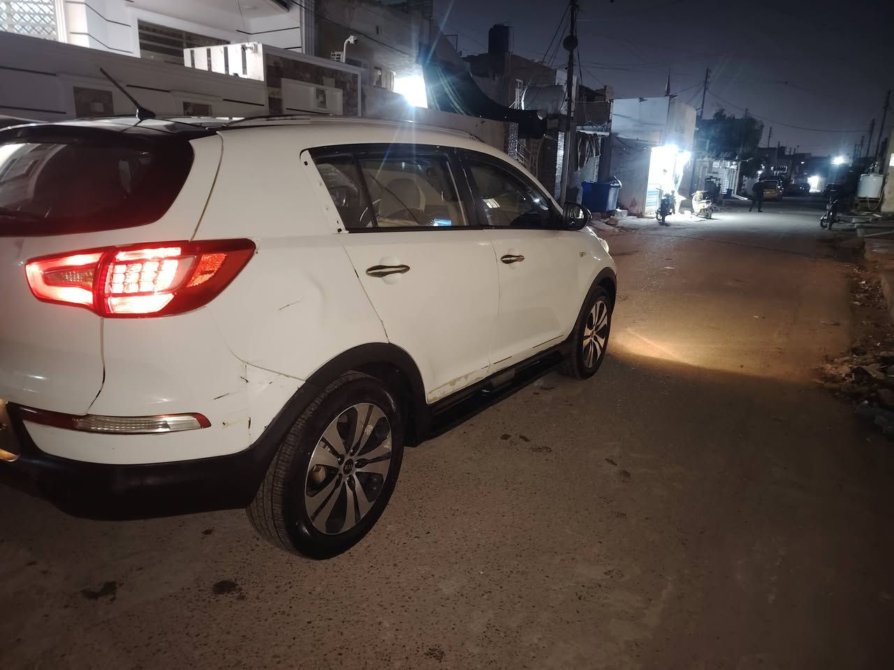 كيه سبورتج موديل 2013 فول مواصفات سياره جاهزه مكينه كير حداديه خيرمن الله تخم تاير سياره جاهزه مابيهه اي نقص سياره متجايه على صفحه وحده وراعيهه مسافر اكفلهه عشاير ودوله السعر 70 وبيهه مجال حك الجيه الرقم ***********
