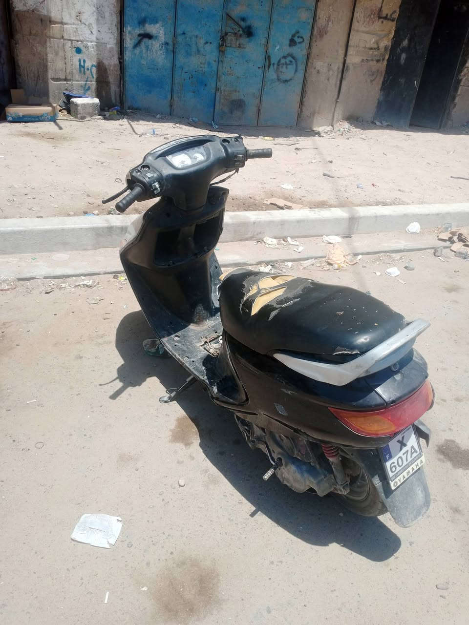 سلام عليكم الييع دراجه فراشه نثيه توني
بادي بيهه خيط تبخير الدراجه شغاله و 
كامله من كلشي شغال كهربائيات كامله 
العنوان البصره الزبير 
السعر 350 وبيه مجال  
التواصل ***********
