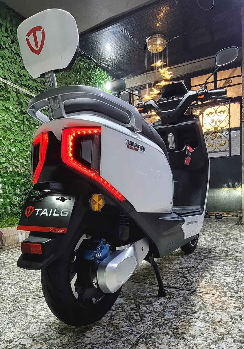 السلام عليكم..دراجه..تالج..TAILG..
دخول ..2026...ملف..2000..السرعه ..60k..عدد البطاريات ..6..جرافين..عدد التحويلات..1..2..3..R..دسك أمامي خلفي..مخرج شحن USP..نظام APS أمامي ..دراجه مكفوله من الشخط ..نايلون الوكاله بيه..شاحنه اصليه TAILG..تدعم الشحن السريع والأيقاف الذاتي عند امتلاء البطاريات..السعر (850) قفل ...مكاني بغداد الشعب قرب محكمة الشعب على الشارع العام الشراي يتصل..***********...واتساب موجود
