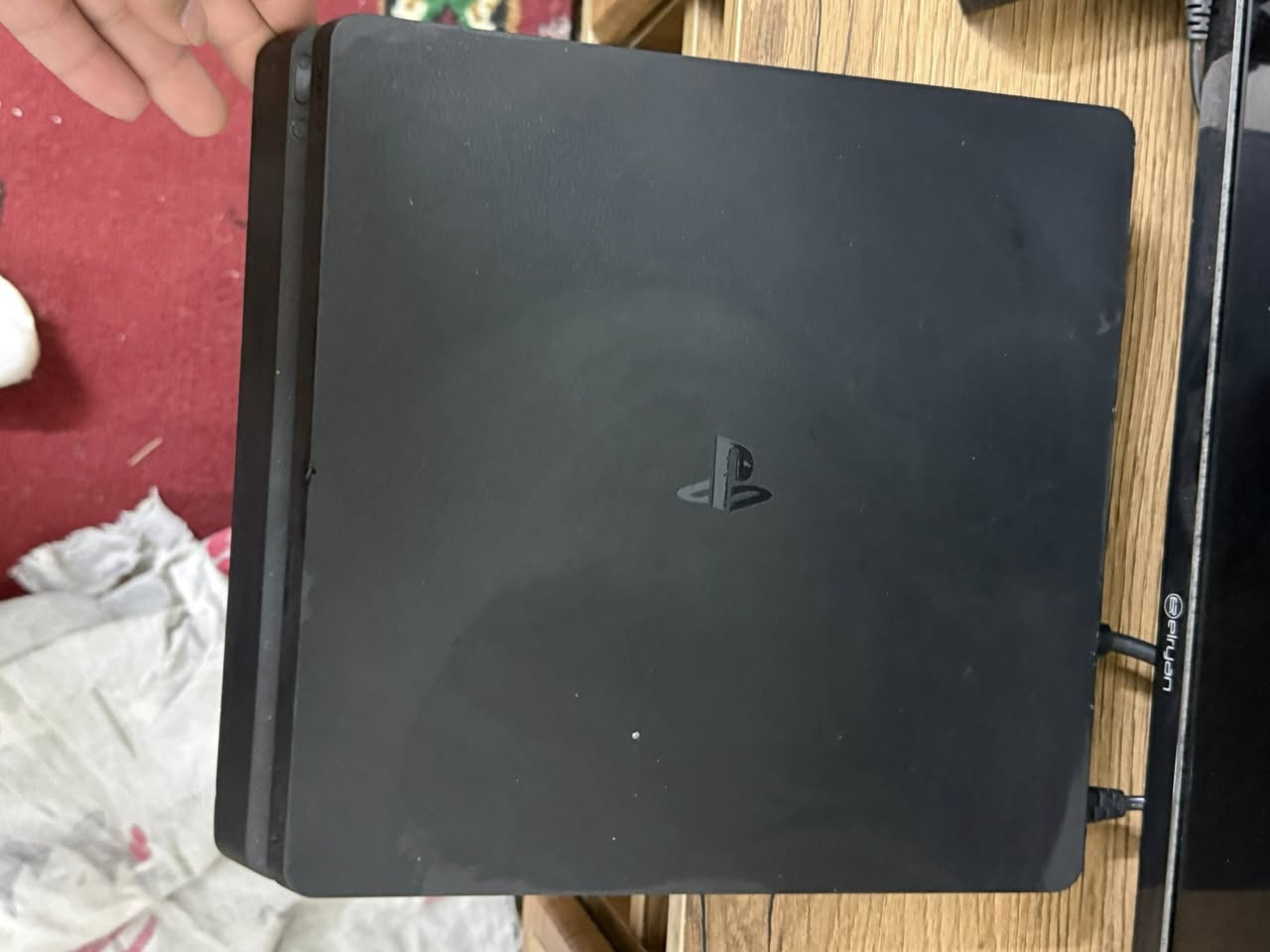 لسلام عليكم بلي 4سلم +يوبي اس + ٣ يدات ٢ تجاري واحد اصلي + هارد 500 السعر ٣٧٥ وبي مجال بسيط ***********
