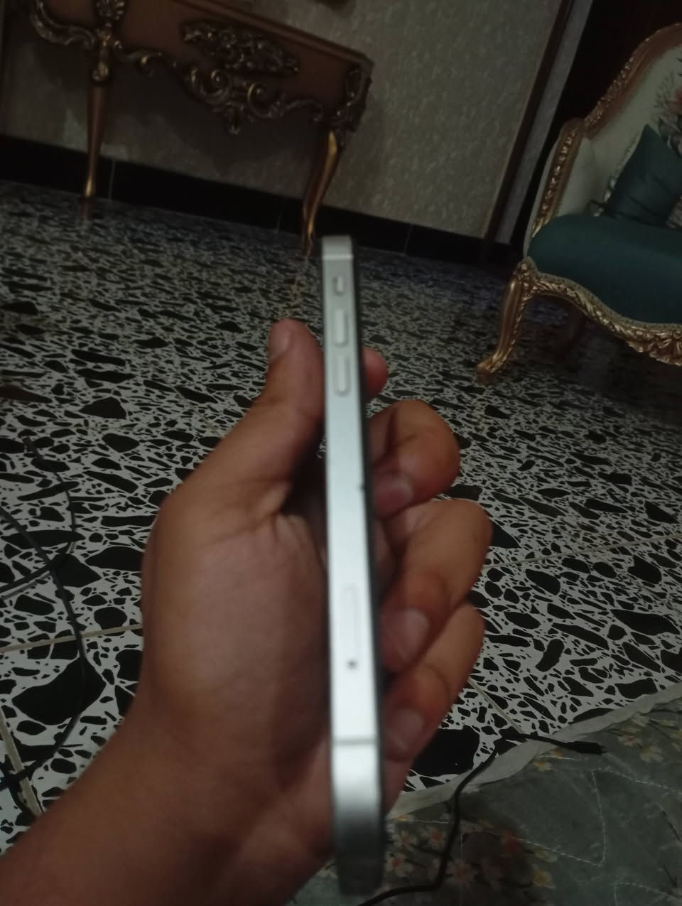 ايفون 12 عادي
ذاكره 128

بطاريه 100

شاشه ستبدال وكاله

فيس ايدي شغال 

الجهاز ضهره بي كسر بس مغلف تغليف 

السعر. 225 بي مجال بسيط

***********

جماعت ال150 لتراسل
