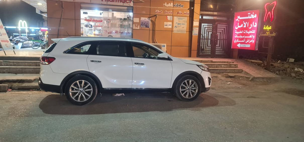 السلام عليكم
kia سورنتوا ٢٠١٦ خليجي  الدولية 
عداد المسافة113000 كم قابل للزيادة 
السيارة بيهه هزة جديدة وسنويتهه ٢٠٢٧ مشروع وطني يعني تحولهه من اي مرور 
الرقم بغداد حرف  و  
حساس امامي خلفي
٧راكب
بدون صبغ
اللون ابيض
محرك  v6 ٦سلندر ٣٥٠٠ 
كير ٨نمر
بصمة
٤ وضعيات قيادة 
بانوراما 
كامرة خلفية 
كرسي كهرباء 
شاشة اندرويد 
مانع ازلاق
مري كهرباء
بصمة باب
ويل كب ١٩
بردات 
يدات باب نيكل
فول تحكم ستيرن  
وبعد بيهه مواصفات اليحب يتواصل هذا رقمي ***********   واتس  ممتواجد الفيس
