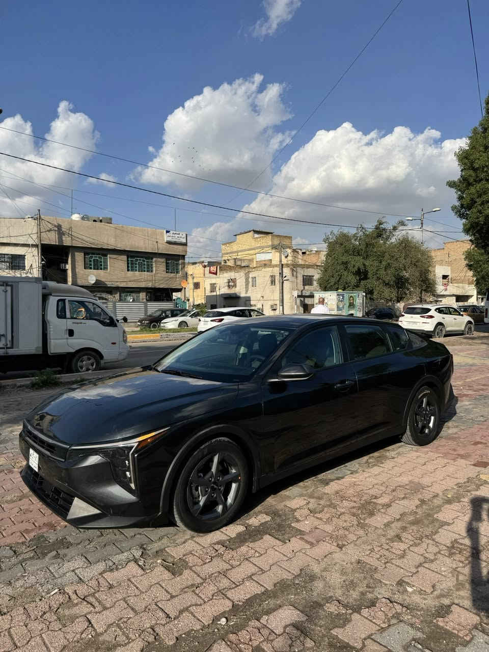 السلام عليكم للبيع K4 وارد أمريكي (اللون الزيتوني) دخول جديد بدون رقم (منفيس بأسمي) حادثها فقط شويه مقدمه البنيد كما موضح بل صوره ليبل واحد حتى الدعاميات بدون صبغ بدون ايرباك ماشيه 2 ألفين مايل فقط على وضع الشركه  محرك 2000دوش موصفات 
—————————————————
1-بصمه+ ترحيب 
2- شاشه متصله دجتل 
3- سايد بريد دكمه 
5- ويل كب 16
6- رادارات 360 درجه 
7- اوتو هولد 
8-تحكمات ستيرن 
—————————————-
باقي موصفات معروفه السعر ١٦٥ وبيها مجال بسط مكاني بغداد ***********
