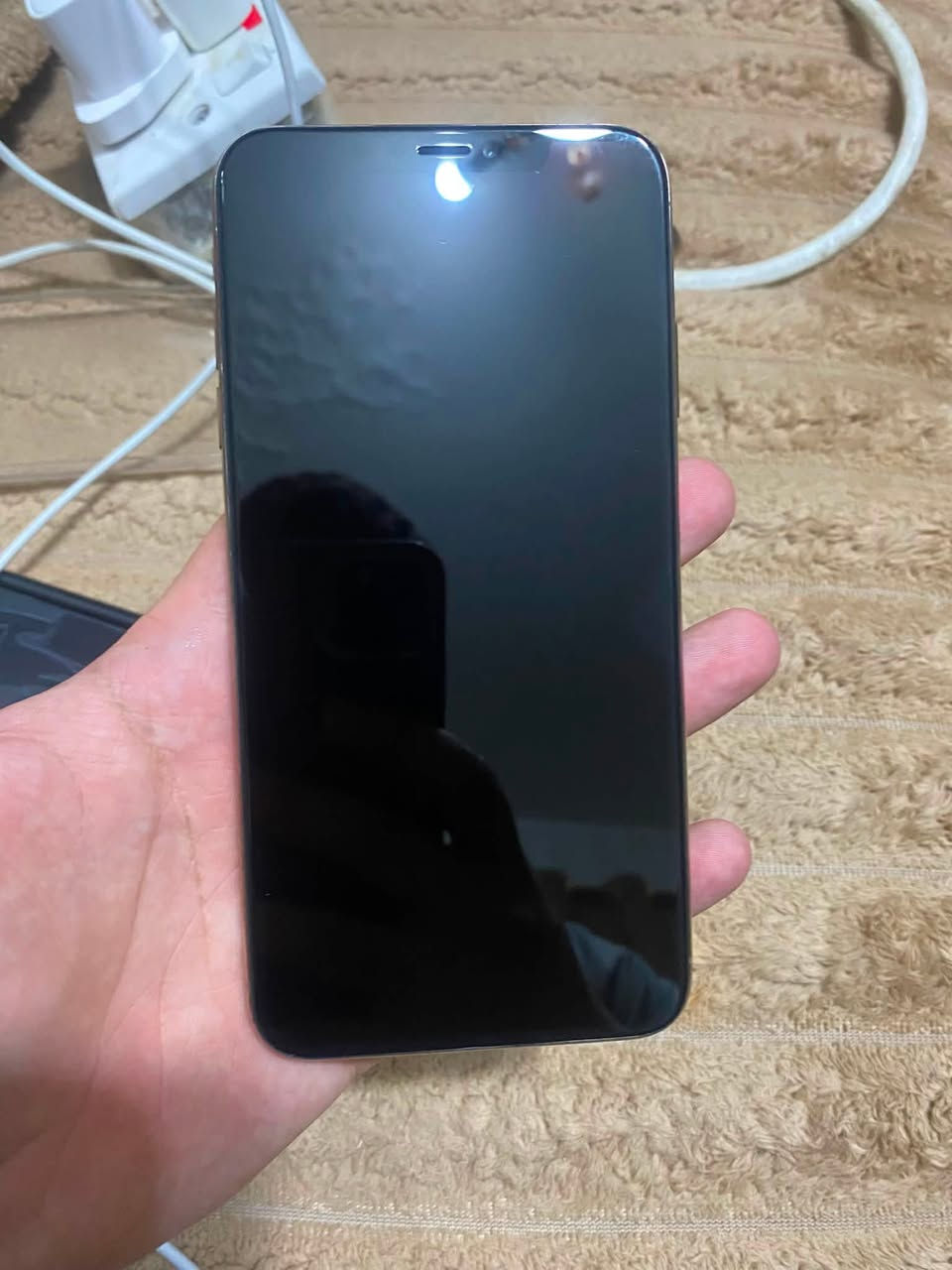 سلام عليكم جهاز اكس اس ماكس للبيع
ذاكره 256 
بطاريه 100 مبدله شرط اصليه 
جهاز فقط كامره اماميه ما تشتغل باقي كلشي شرط وتصليحها ب15 الف 
شاشه بلادي 
للتوضيح فيس ايدي شغال 
سعر 120 وبي مجال ***********
