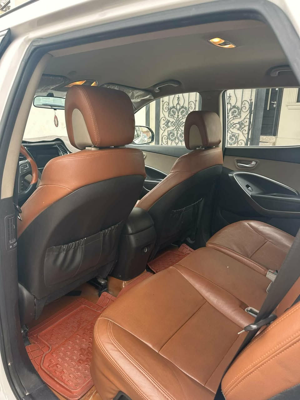 سلام عليكم
هونداي سنتافي موديل 2016 خليجي للبيع محرك ٤ سلندر دوش مرغوب
تبريد ٣ قطع مركزي 
عدد المقاعد ٧ راكب
دواخل السيارة مشمشي
تحكم استيرن
شاشة ايباد
عداد كيلومتر 157301
بطاقة البنزين موجودة
سيارة بيها قطعتين صبغ كلها شبر فقط مصبوغة قطعتين لتوحيد اللون 
رقم أربيل انكليزي حديث
تحويل ثاني يوم
سيارة جاهزة من كل النواحي
تقرير السيارة مرفقة أسفل الصورة
مكان السيارة كركوك 
رقم الموبايل ***********
