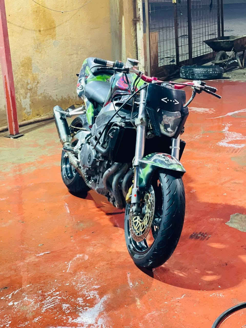 سلام عليكم دراجة دفل محرك 1000 شلعتهة ما تنوصف دهن صالي يومين من مبدلة سعر 15 تصل وبيك خير ودلل مكان بغداد ***********
