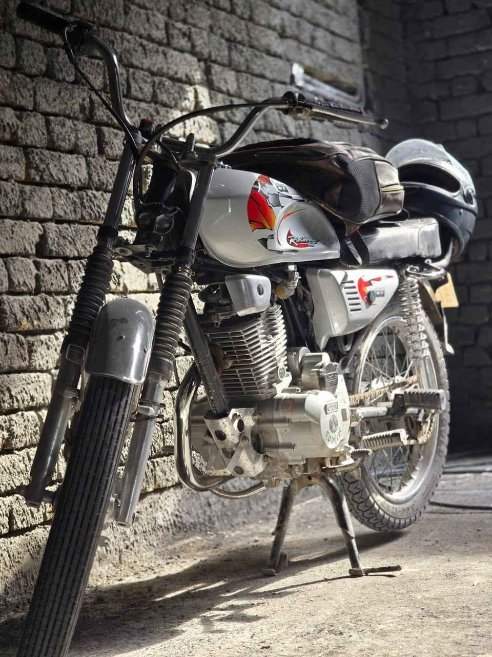 سلام عليكم اخوان دراجه كلك للبيع مثل ما واضح بلصوره وبعد احنه بلواقع دراجه نضيفه السعر 500 وبيه مجال المكان البصره الهارثه وبخدمة الشراي للتواصل
***********
