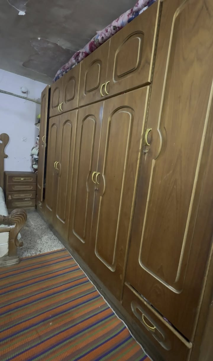 السلام عليكم غرف نوم عراقيه للبيع مكاني بغداد حي القاهره نضافه الغرفه 90%  نقصها بس يدات بدون صبغ الغرفه ممصبوغه السعر 650 وبي مجال ***********
