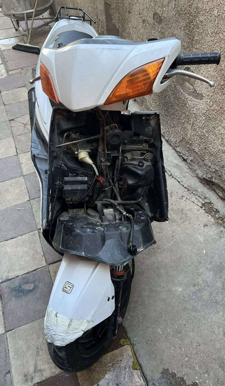 السلام عليكم للبيع سكنس فحل كابريتر التشغيل نكره هندر  نقصه فقط باتري وكفر اعمامي الماصده والاكلوب موجودات الدراجه متروكه صارله هوايه وهسه رتبته واريد ابيعه سعره 400 وبيه مجال بسيط 
للتواصل الرقم *********** /ملاحظه /بيه منفيس وورقه المعرض بااسمي
