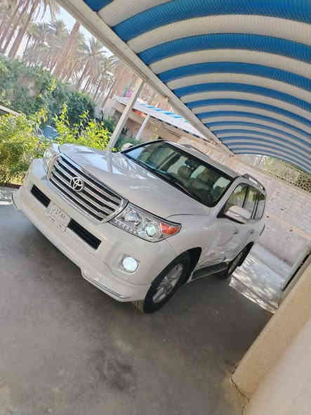 السلام عليكم لاندكروز ٢٠١٢ شركة جيهان محرك ٨ سلندر ٤٦٠٠ رقم بغداد تحويل مباشر سياره جديده وجاهزه من كلشي مابيه اي نقص ومكفوله من الصبغ بيه فقط شخط اصغير موضح بالصوره والسونار هم موجود السعر ٣٠٥ جوه السوك علما السياره بدون فتحه 
***********
