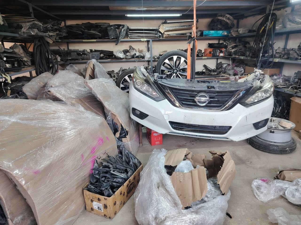 قطع غيار جميع موديلات نيسان التيما عنوان ديالى بعقوبة الصناعه الثالثة ***********
حاويه جديده كله بلاد
