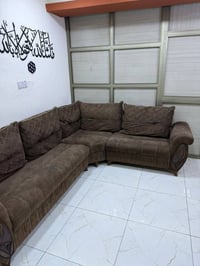 تخم قنفات ديوان للبيع الطول مترين و٨٠ والعرض مترين و٢٠ السعر ٣٠٠  ببغد...